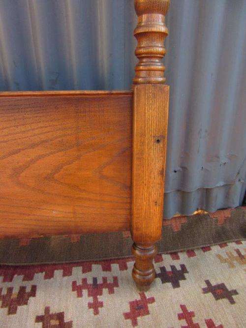 A superb antique Edwardian cognac oak "King-size" spindle headboard and footboard set RS17Bed