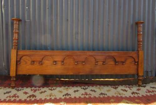 A superb antique Edwardian cognac oak "King-size" spindle headboard and footboard set RS17Bed
