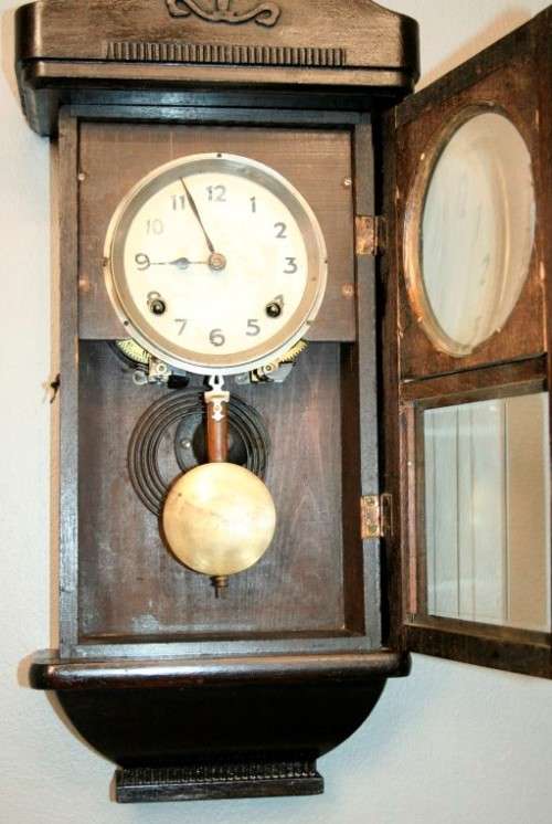 A beautiful vintage mechanical wall clock with a cut glass door and spiral gong in lovely condition