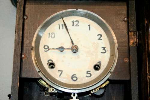 A beautiful vintage mechanical wall clock with a cut glass door and spiral gong in lovely condition