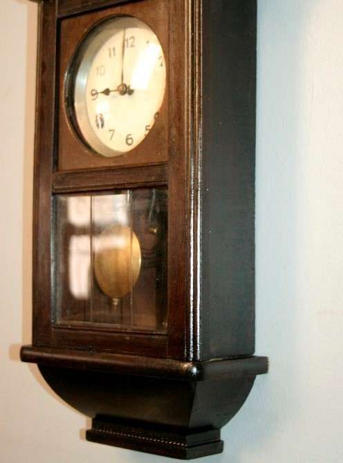 A beautiful vintage mechanical wall clock with a cut glass door and spiral gong in lovely condition