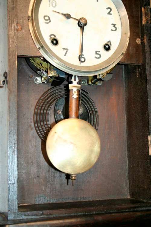 A beautiful vintage mechanical wall clock with a cut glass door and spiral gong in lovely condition