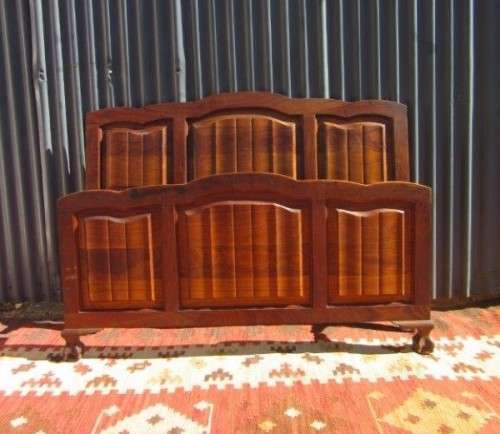 A beautiful vintage three-panel solid Imbuia double bed headboard and footboard set - RS17Bed