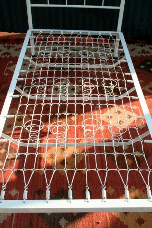 A wonderful (white) metal single bed (headboard and base combination) bed set - RS17Bed