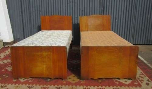 Two vintage Art  Deco oak single beds incl. headboards, footboards, bases & mattresses - RS17Bed