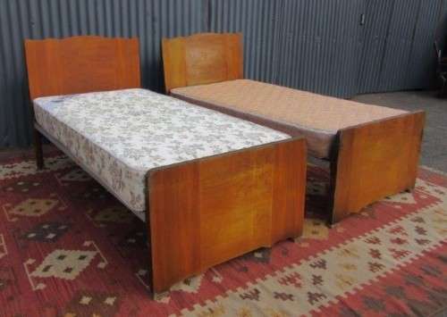 Two vintage Art  Deco oak single beds incl. headboards, footboards, bases & mattresses - RS17Bed
