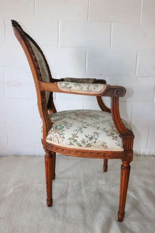 Magnificent antique Louis XIV solid Oak Fauteuil upholstered arm chair with intricate hand carving!