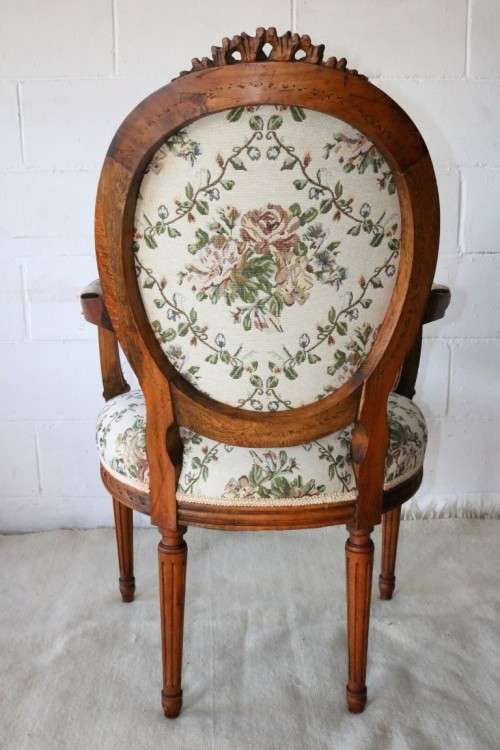 Magnificent antique Louis XIV solid Oak Fauteuil upholstered arm chair with intricate hand carving!