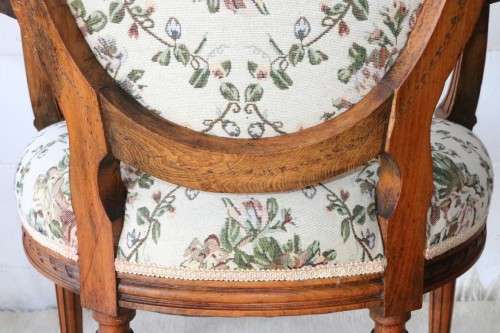 Magnificent antique Louis XIV solid Oak Fauteuil upholstered arm chair with intricate hand carving!