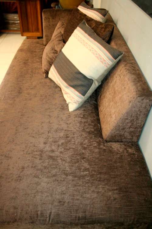 A superb modern (X-large) chocolate brown fabric couch w/ stunning cushions in exquisite condition