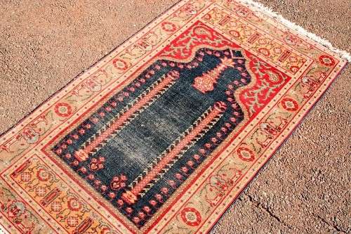 A wonderful vintage traditional Turkish "Panderma" (Bandirma) prayer carpet/ rug w/ stunning detail