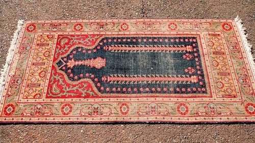 A wonderful vintage traditional Turkish "Panderma" (Bandirma) prayer carpet/ rug w/ stunning detail