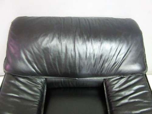 A beautiful well made black genuine leather single sofa with padded armrests & comfortable seating!!