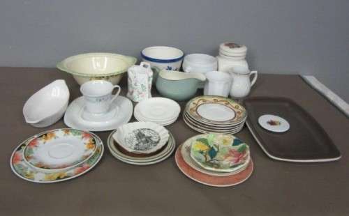 "Job Lot" An wonderful collection of mixed porcelain & ceramic ware Incl. Villeroy & Boch; RS17Sale