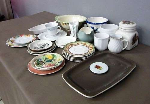 "Job Lot" An wonderful collection of mixed porcelain & ceramic ware Incl. Villeroy & Boch; RS17Sale