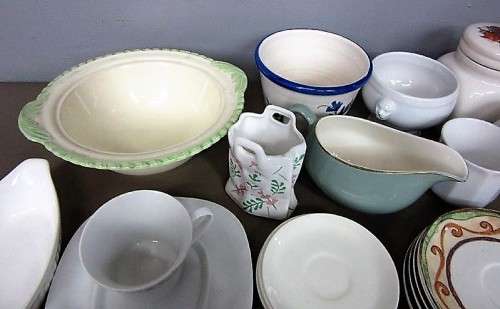 "Job Lot" An wonderful collection of mixed porcelain & ceramic ware Incl. Villeroy & Boch; RS17Sale