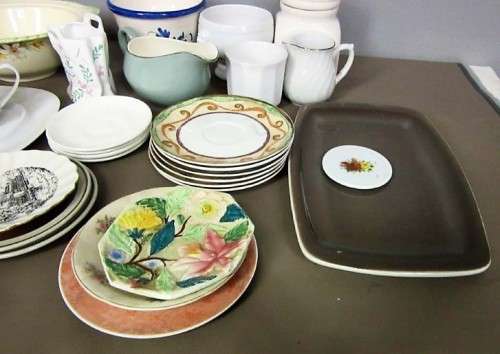 "Job Lot" An wonderful collection of mixed porcelain & ceramic ware Incl. Villeroy & Boch; RS17Sale