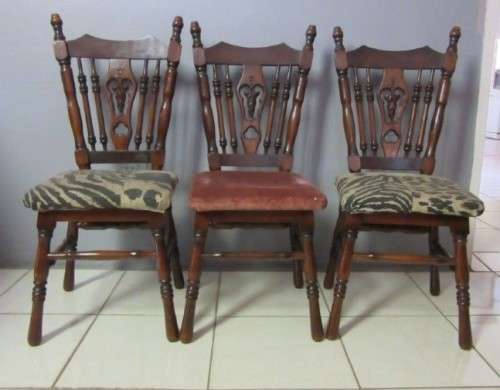 3x Wonderful dining/ occasional chairs w/ carved detailing in great condition - bid/chair - RS17Sale