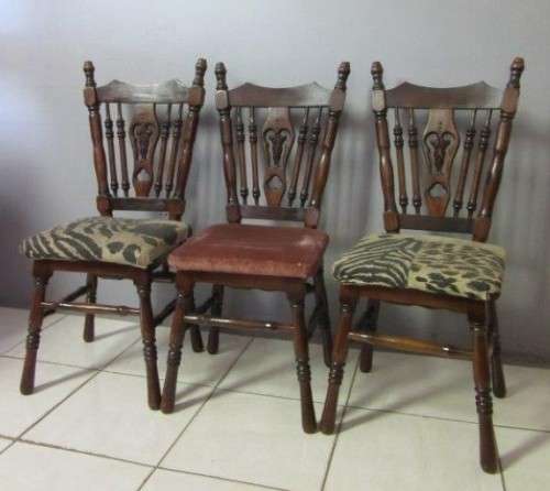 3x Wonderful dining/ occasional chairs w/ carved detailing in great condition - bid/chair - RS17Sale