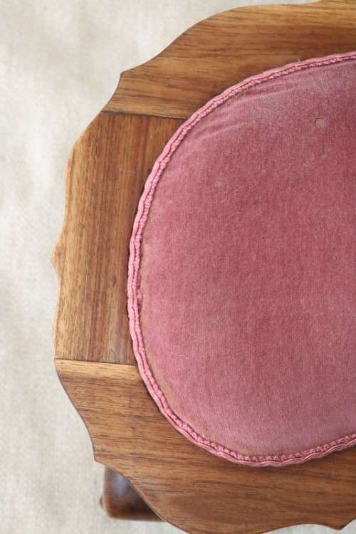 A stunning and well-made vintage ball & claw upholstered foot stool in great condition!
