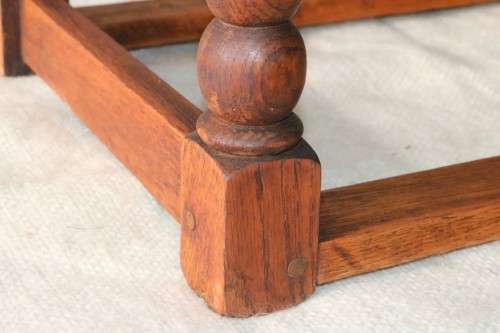 A gorgeous and stylish vintage solid Oak occasional coffee table with turned bobbin legs