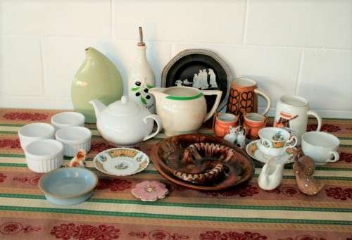 "Job Lot" A fabulous job lot of assorted porcelain & ceramic ware incl Royal Albert & more; RS17Sale