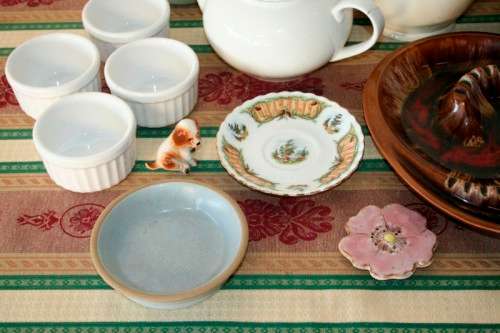 "Job Lot" A fabulous job lot of assorted porcelain & ceramic ware incl Royal Albert & more; RS17Sale