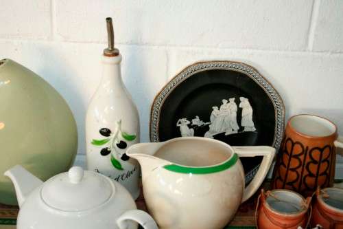 "Job Lot" A fabulous job lot of assorted porcelain & ceramic ware incl Royal Albert & more; RS17Sale