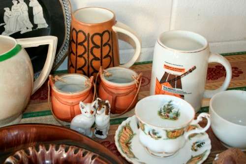 "Job Lot" A fabulous job lot of assorted porcelain & ceramic ware incl Royal Albert & more; RS17Sale