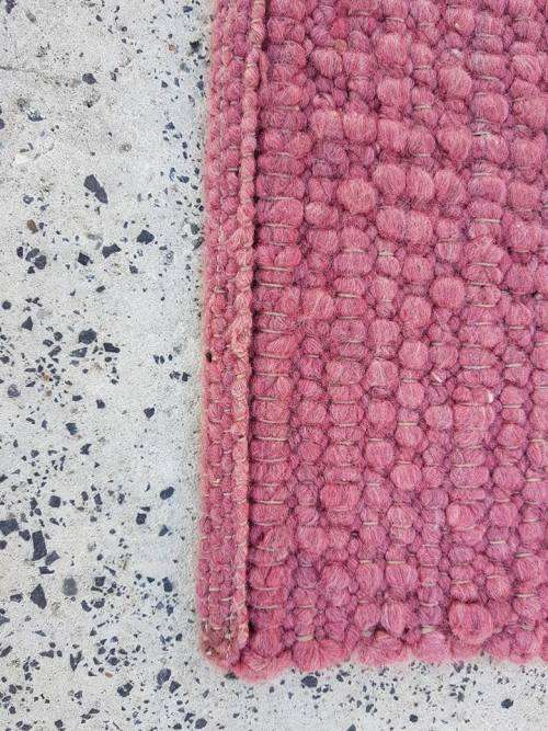 Awesome dusty-pink woven wool carpets with a plain-colour design - price/carpet - RS17Sale