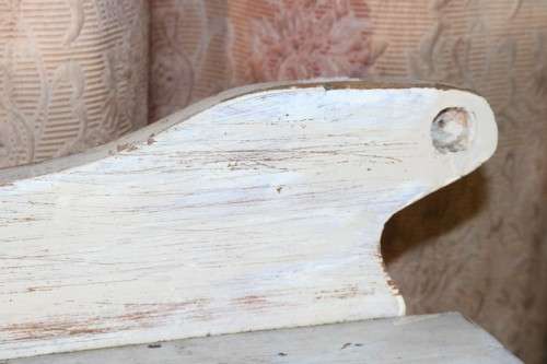 A great looking white painted table, very trendy shabby chic style - in amazing condition - RS17Sale