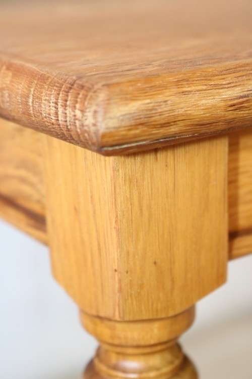 A gorgeous and stylish vintage solid Oak occasional/ side table with Sheraton legs - lovely