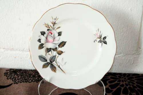 **RS17** An incredible vintage"Royal Albert fine bone china Queen's Messenger pattern trio bid/ trio