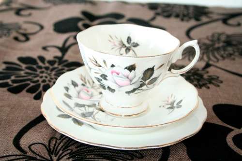 **RS17** An incredible vintage"Royal Albert fine bone china Queen's Messenger pattern trio bid/ trio