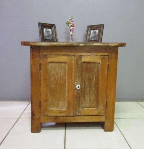 A charming Oak storage cabinet w/ two doors and ample shelf space - great bedroom storage - RS17Sale