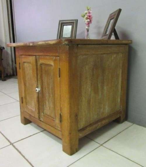 A charming Oak storage cabinet w/ two doors and ample shelf space - great bedroom storage - RS17Sale