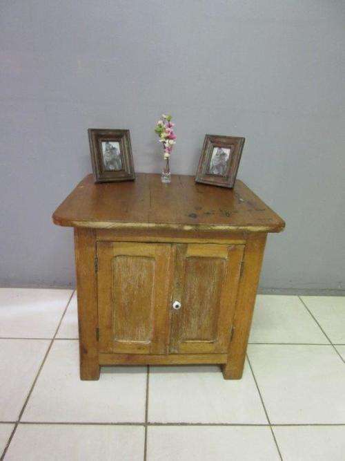 A charming Oak storage cabinet w/ two doors and ample shelf space - great bedroom storage - RS17Sale