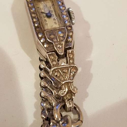 Awesome antique Swiss made Capital DeLuxe ladies 15 Jewell Art Deco wrist watch w/ Marcasite stones