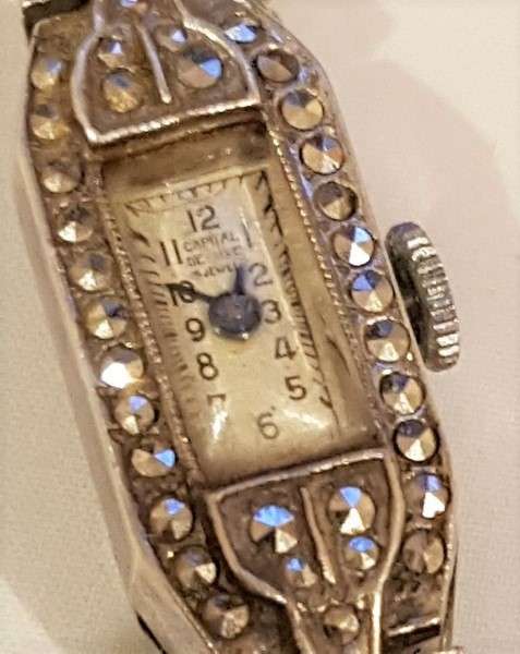 Awesome antique Swiss made Capital DeLuxe ladies 15 Jewell Art Deco wrist watch w/ Marcasite stones