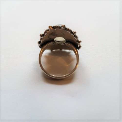 An exquisite "filigree" detailed sterling silver (925) ladies ring with a gorgeous oval moonstone