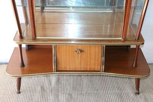 An amazing vintage c1970's Retro display cabinet with double glass sliding doors & glass shelves