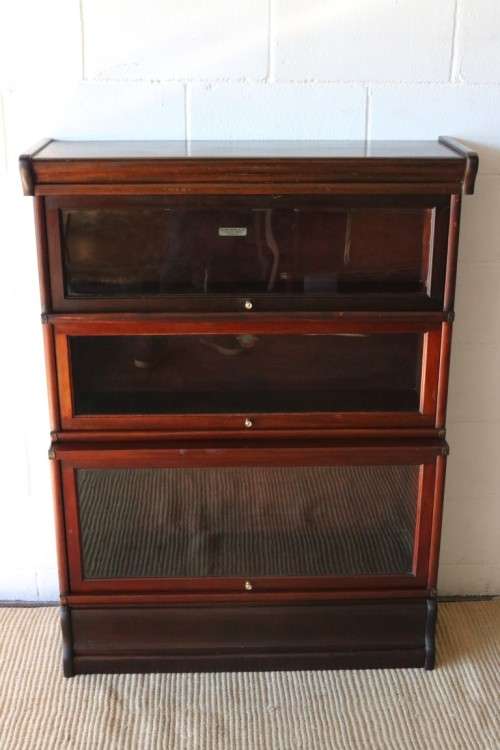 A superb antique "Globe Wernicke" Mahogany 3-section stacking bookcase w glass doors - high quality!