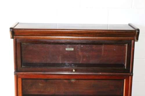 A superb antique "Globe Wernicke" Mahogany 3-section stacking bookcase w glass doors - high quality!