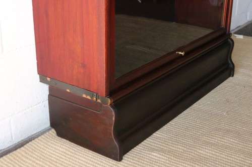 A superb antique "Globe Wernicke" Mahogany 3-section stacking bookcase w glass doors - high quality!