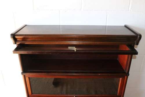 A superb antique "Globe Wernicke" Mahogany 3-section stacking bookcase w glass doors - high quality!