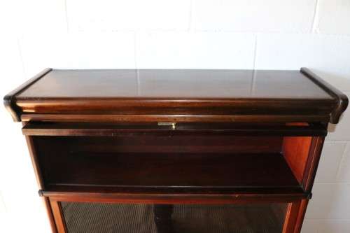 A superb antique "Globe Wernicke" Mahogany 3-section stacking bookcase w glass doors - high quality!
