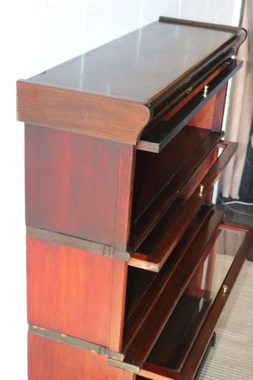 A superb antique "Globe Wernicke" Mahogany 3-section stacking bookcase w glass doors - high quality!