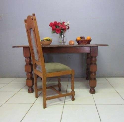 A gorgeous and stylish Oak occasional table - perfect dining table in smaller areas!