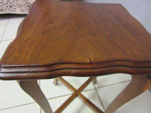 A lovely vintage Oak occasional/ display/ side table - perfect in your living area!