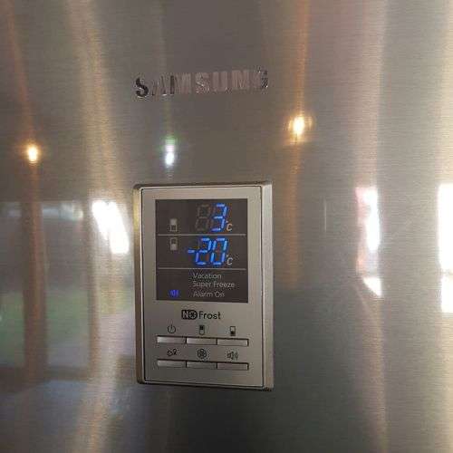 An amazing "Samsung" model RL43WCIH fridge-freezer combo in full working condition